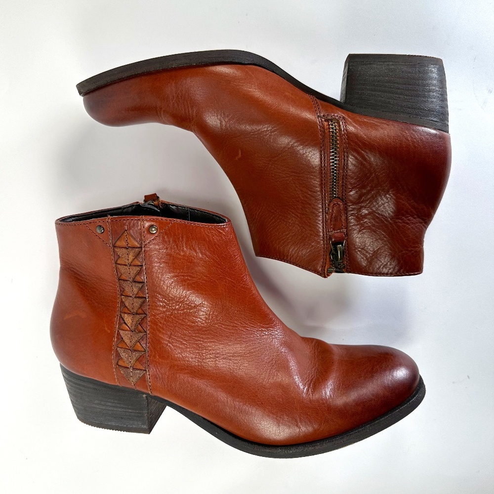 Clark's Artisan Maypearl Fawn Leather Ankle Boot Size Zip Size 7.5